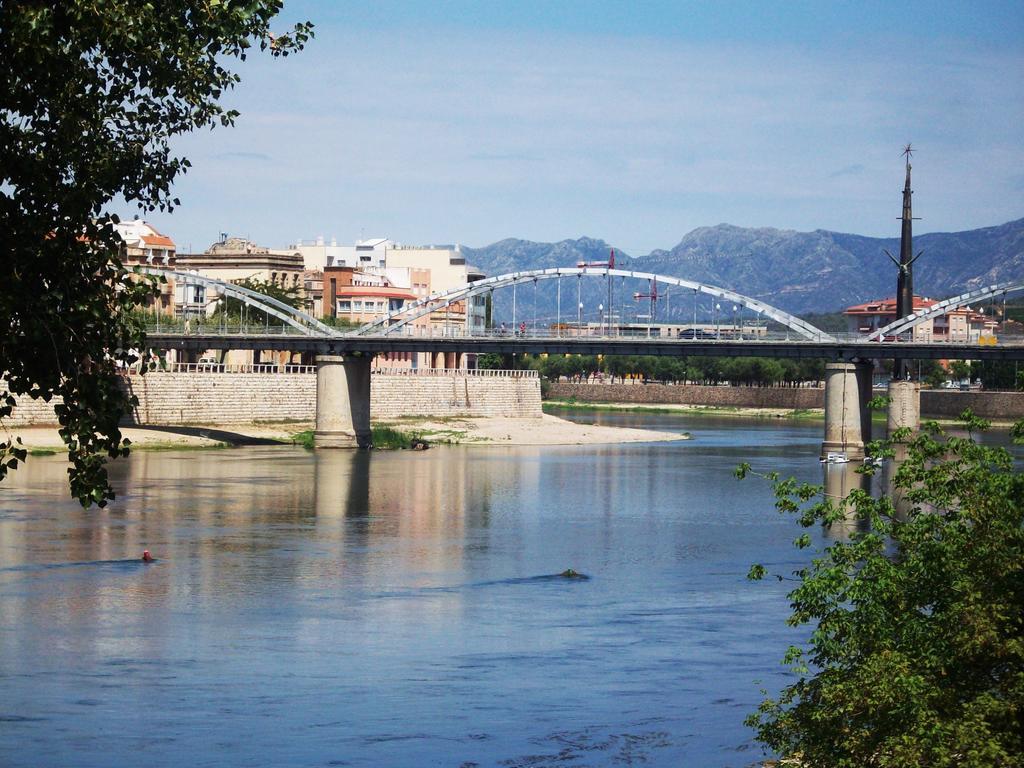 River Ebro Holidays Tivenys Екстериор снимка